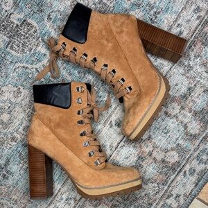 Steve Madden Breccan Tan and Black Lace-Up Block Heel Boots -‎ 10